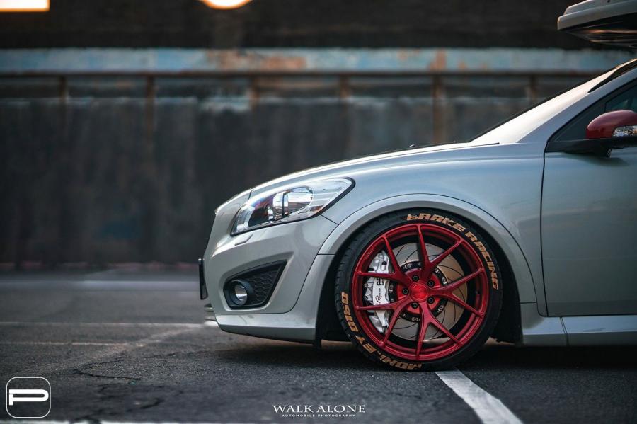 Детали экстерьера Volvo C30 on PUR Wheels (FL04) 2018 года  (фото 3 из 4)